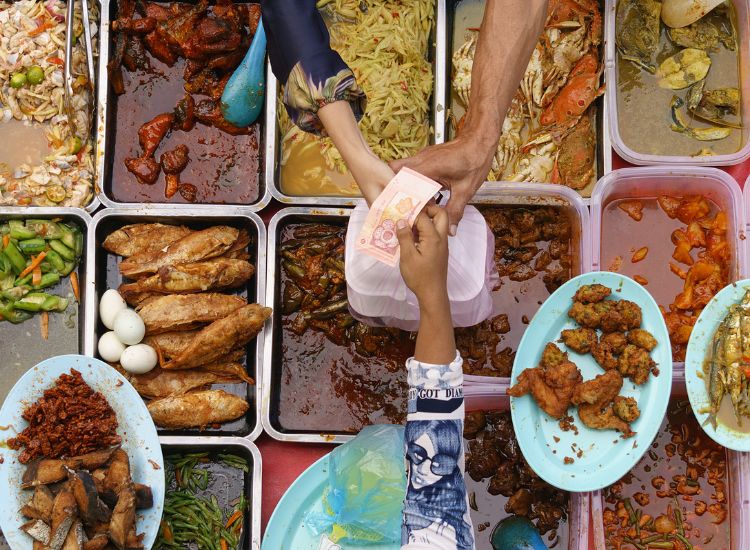 Voyage Gourmand en Asie : Les 7 Plats Street Food à Ne Pas Manquer